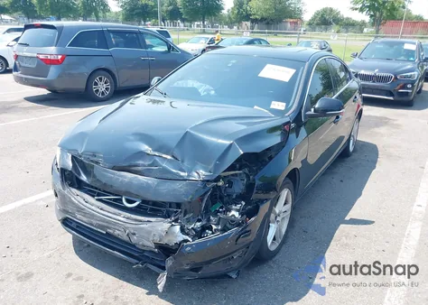 2015 Volvo S60 T5 Premier Plus z USA, uszkodzony, nr VIN YV126MFC7F1310000